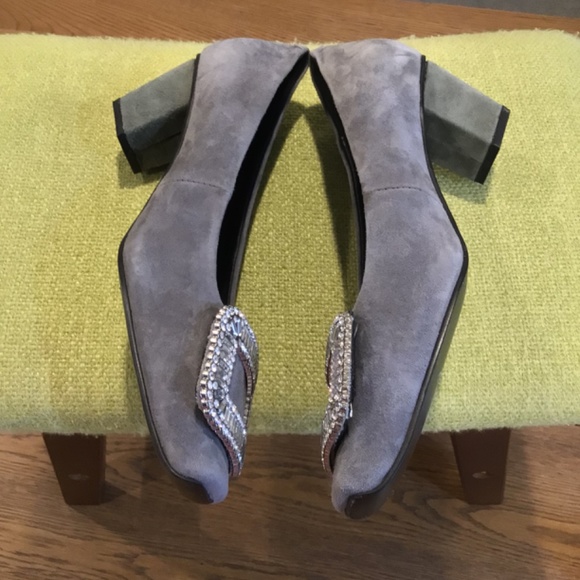 NEW Authentic Roger Vivier Mid Heels - Picture 7 of 8